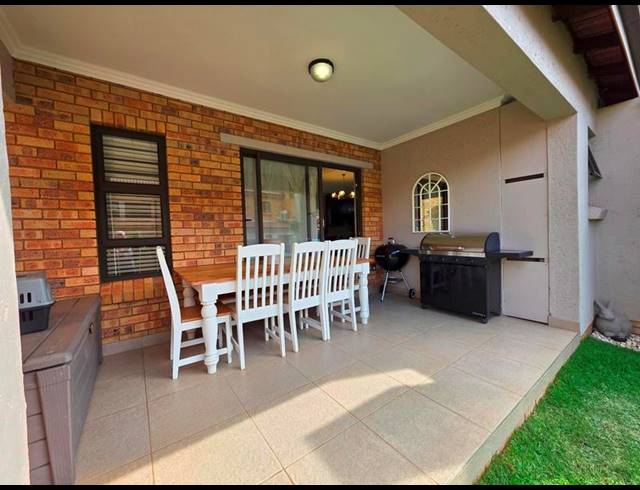 3 BEDROOM TOWNHOUSE FOR SALE IN HONEYDEW RIDGE